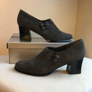 Amanda Smith - Grey Suede Heeled Loafers - 8 M